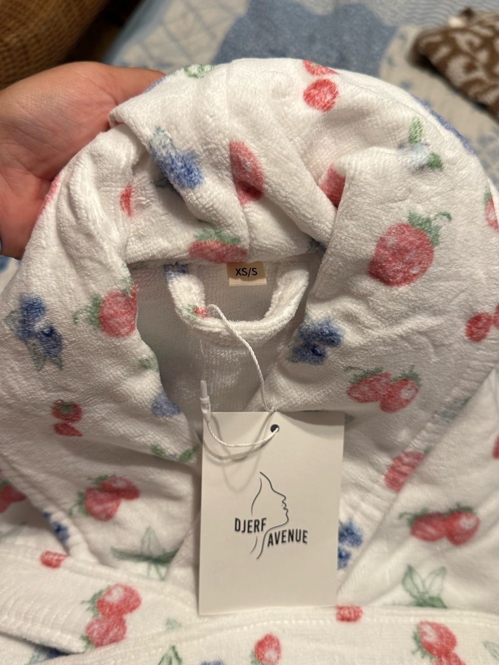 Djerf Ave berries robe